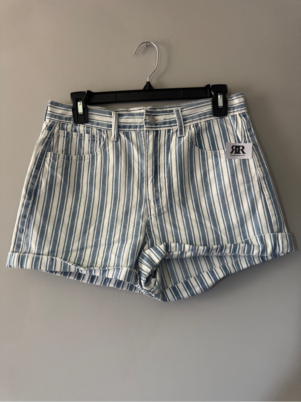 American Eagle | stripe mom shorts | 6